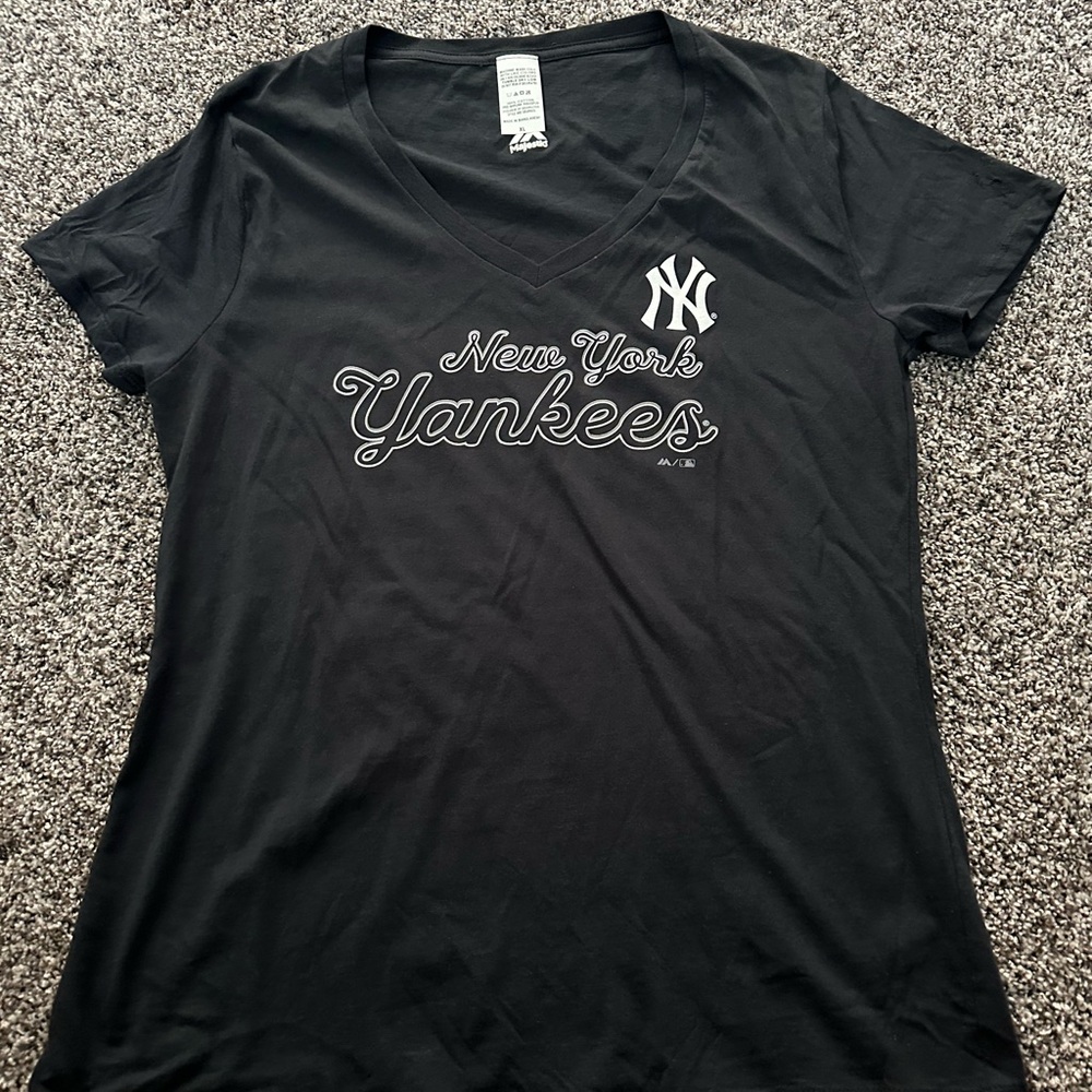 New York Yankees Women's Black V-Neck Top